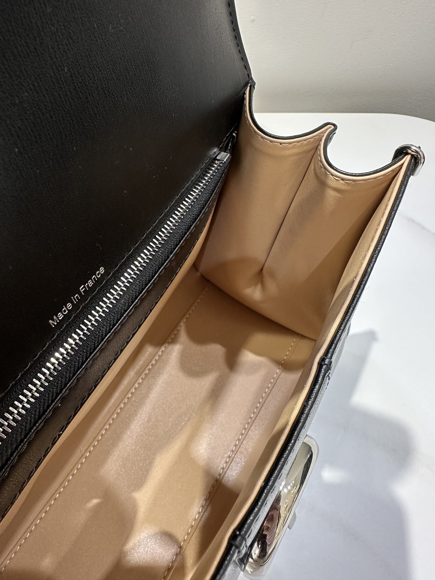 델보 브리앙 PM 박스백 무광 블랙